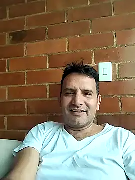 Snapshot of RogueTraveler chatting on December 16, 2024, 7:21 pm RogueTraveler online show from December 16, 2024, 7:21 pm