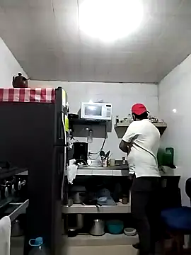 Snapshot of RogueTraveler chatting on January 22, 2025, 12:38 am RogueTraveler online show from January 22, 2025, 12:38 am