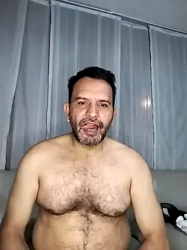 Snapshot of RogueTraveler chatting on February 8, 2025, 2:36 am RogueTraveler online show from February 8, 2025, 2:36 am