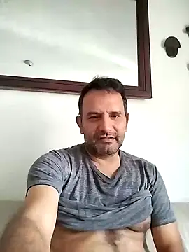 Snapshot of RogueTraveler chatting on January 13, 2025, 2:53 pm RogueTraveler online show from January 13, 2025, 2:53 pm