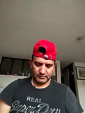 Snapshot of RogueTraveler chatting on March 18, 2025, 6:28 pm RogueTraveler online show from March 18, 2025, 6:28 pm