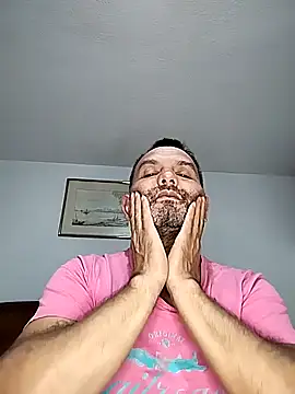 Snapshot of RogueTraveler chatting on September 29, 2025, 3:57 am RogueTraveler online show from September 29, 2025, 3:57 am