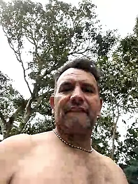 Snapshot of RogueTraveler chatting on January 15, 2026, 9:29 pm RogueTraveler online show from January 15, 2026, 9:29 pm