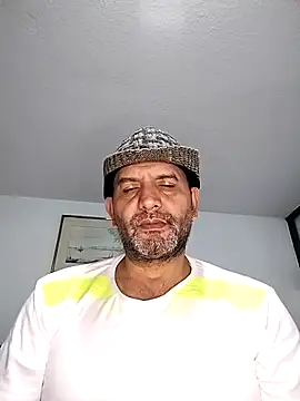 Snapshot of RogueTraveler chatting on September 25, 2025, 3:34 am RogueTraveler online show from September 25, 2025, 3:34 am