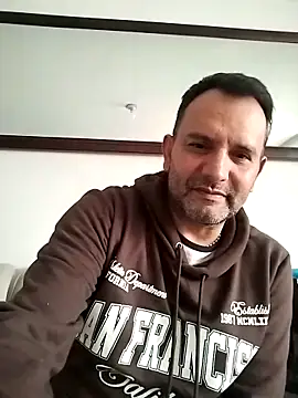 Snapshot of RogueTraveler chatting on November 13, 2025, 7:40 pm RogueTraveler online show from November 13, 2025, 7:40 pm