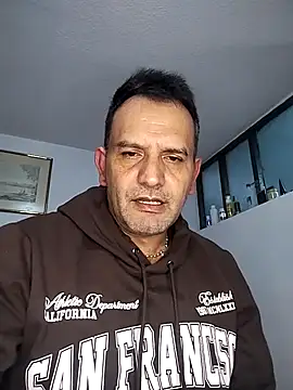 Snapshot of RogueTraveler chatting on November 4, 2025, 3:43 am RogueTraveler online show from November 4, 2025, 3:43 am