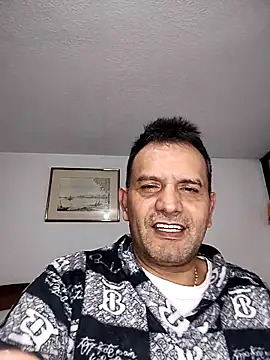 Snapshot of RogueTraveler chatting on November 9, 2025, 4:16 am RogueTraveler online show from November 9, 2025, 4:16 am