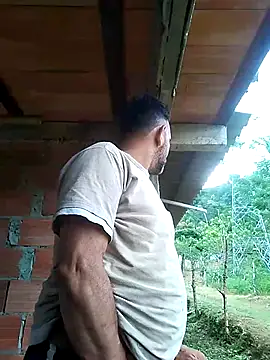 Snapshot of RogueTraveler chatting on January 6, 2026, 10:03 pm RogueTraveler online show from January 6, 2026, 10:03 pm