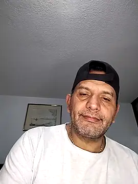 Snapshot of RogueTraveler chatting on October 31, 2025, 3:25 am RogueTraveler online show from October 31, 2025, 3:25 am