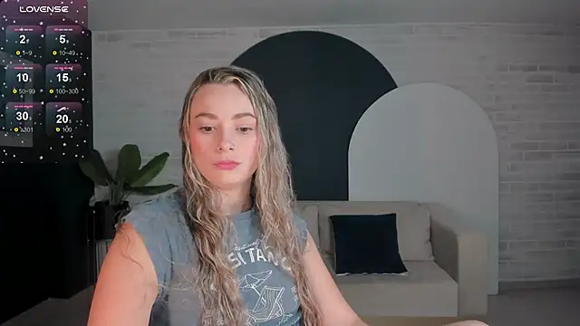 Snapshot of TiaraLawrence chatting on December 15, 2024, 5:20 pm TiaraLawrence online show from December 15, 2024, 5:20 pm