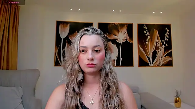 Snapshot of TiaraLawrence chatting on December 13, 2024, 8:15 pm TiaraLawrence online show from December 13, 2024, 8:15 pm