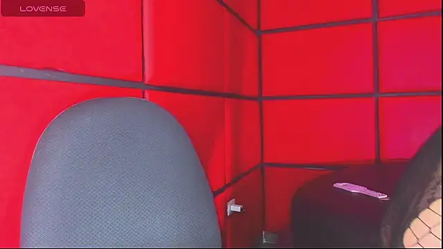 Liah Grey8 online show from December 19, 2025, 9:39 pm