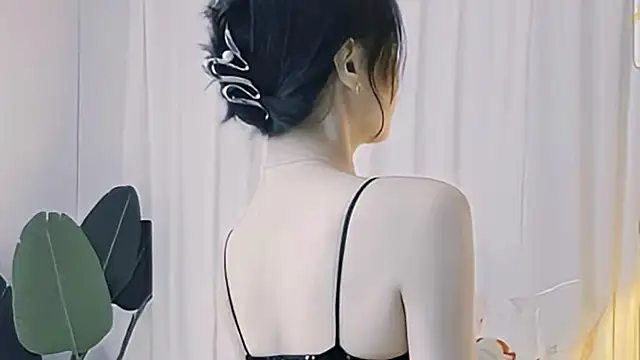 Roseonly  online show from June 14, 2026, 1:34 pm