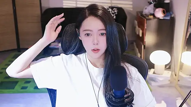 Roseonly  online show from October 22, 2025, 5:40 am