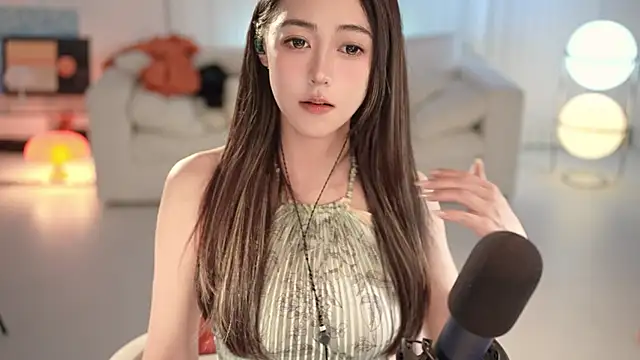 Roseonly  online show from May 3, 2026, 1:25 pm