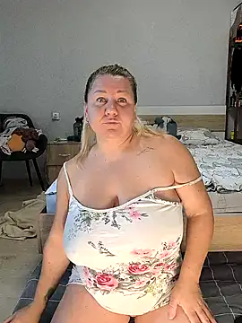 Anna Curvy online show from July 27, 2026, 3:35 am