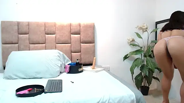 JulieeHabubu online show from April 10, 2026, 8:38 pm