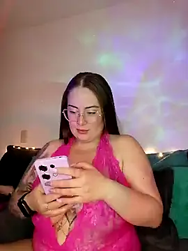 soofy   online show from September 26, 2025, 3:02 am