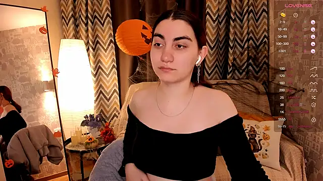 hannacheekss  online show from October 23, 2025, 2:10 am