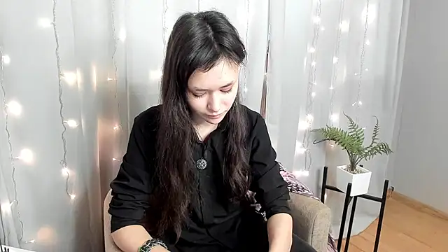 Snapshot of Emily_Strikeee chatting on February 9, 2025, 9:16 am Emily Strikeee online show from February 9, 2025, 9:16 am