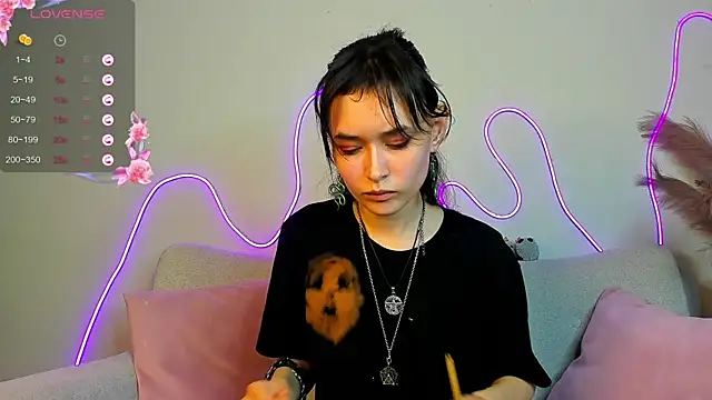 Snapshot of Emily_Strikeee chatting on February 11, 2025, 1:20 pm Emily Strikeee online show from February 11, 2025, 1:20 pm