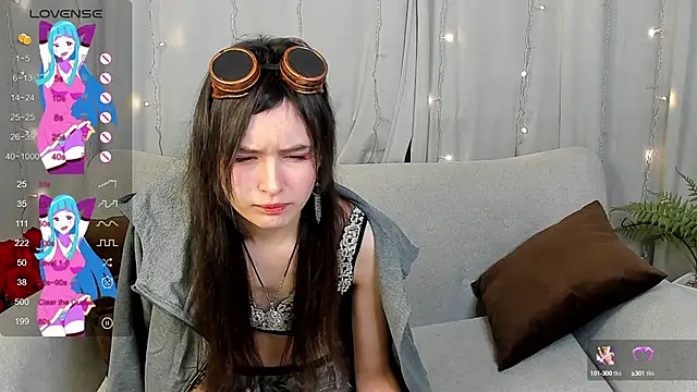Snapshot of Emily_Strikeee chatting on March 17, 2025, 12:25 pm Emily Strikeee online show from March 17, 2025, 12:25 pm