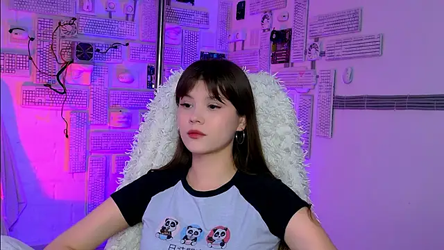 EvaThopson online show from March 26, 2026, 8:34 am