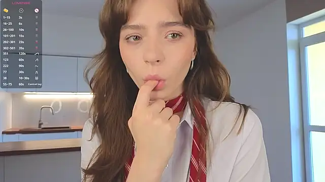 KellyAdderiy online show from April 3, 2026, 3:24 am