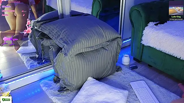 JoAnneSweet online show from November 12, 2025, 6:01 pm