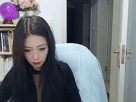 SuSushi728 online show from December 18, 2025, 3:49 pm