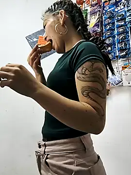 Snapshot of Tefannyy_ chatting on February 16, 2026, 3:10 pm Tefannyy online show from February 16, 2026, 3:10 pm