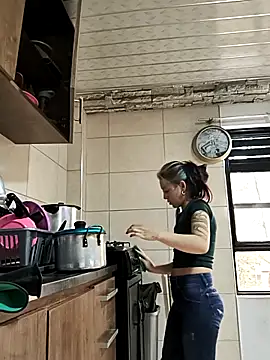 Snapshot of Tefannyy_ chatting on February 24, 2026, 1:12 pm Tefannyy online show from February 24, 2026, 1:12 pm