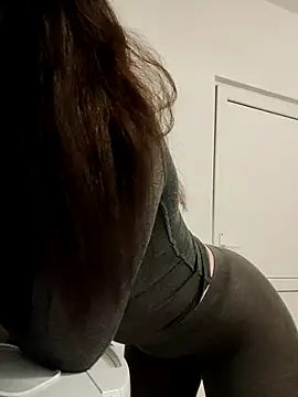 Snapshot of leeya_lee chatting on March 18, 2025, 9:10 pm leeya lee online show from March 18, 2025, 9:10 pm