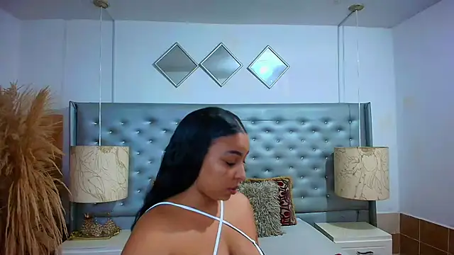 EileenBenzon online show from January 6, 2026, 6:23 pm