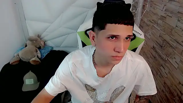 Brayan lopezz online show from February 3, 2025, 12:57 pm