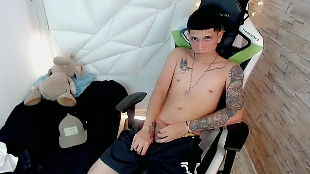 Brayan lopezz online show from February 3, 2025, 7:00 pm