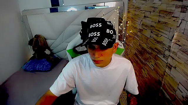 Brayan lopezz online show from March 17, 2025, 12:46 pm