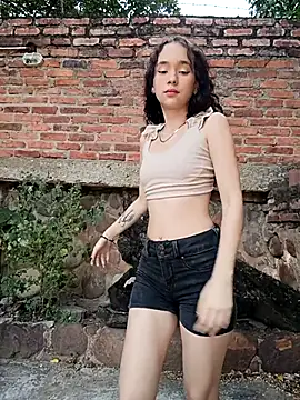 sweet outdoor charm online show from February 25, 2026, 7:47 pm