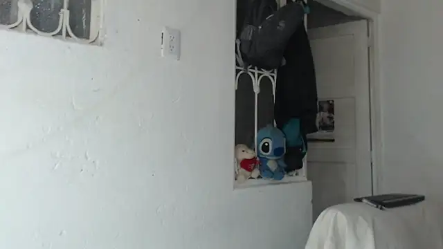 skinny sweet2411 online show from September 9, 2025, 11:25 pm