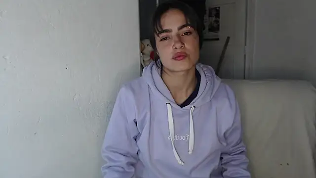 skinny sweet2411 online show from October 1, 2025, 10:57 pm