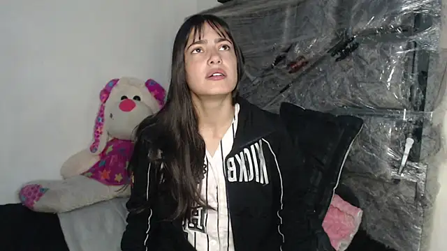 Snapshot of skinny_sweet2411 chatting on February 15, 2026, 5:34 pm skinny sweet2411 online show from February 15, 2026, 5:34 pm