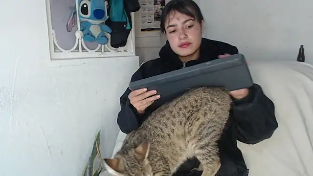 skinny sweet2411 online show from October 16, 2025, 8:17 pm