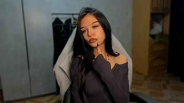 SweetyDeviliya online show from May 15, 2026, 2:37 pm