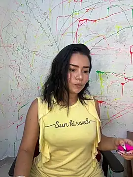 Snapshot of Rousse_blue chatting on February 28, 2025, 3:04 am Rousse blue online show from February 28, 2025, 3:04 am