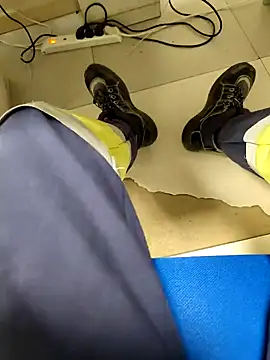 coppiapazza online show from February 5, 2025, 5:20 pm