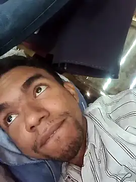 Reynold2608 online show from December 2, 2025, 4:30 pm