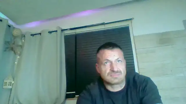 DevilsAngel13 online show from November 27, 2025, 5:57 pm