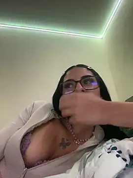 Hilary pinkk online show from March 7, 2025, 6:13 am