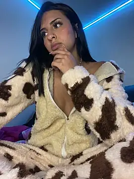 Hilary pinkk online show from March 9, 2025, 5:33 am