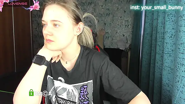 Your small bunny online show from November 8, 2025, 2:04 am